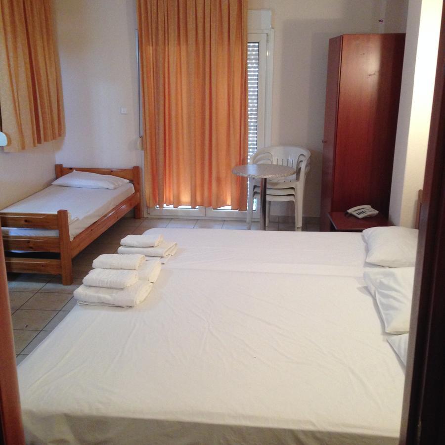 Hotel Akrogiali Коринос Экстерьер фото