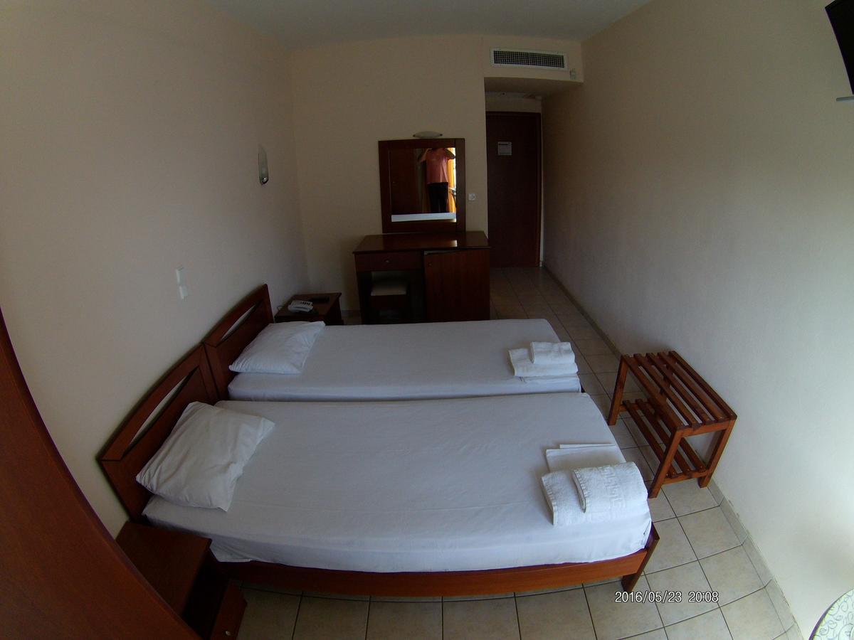 Hotel Akrogiali Коринос Экстерьер фото