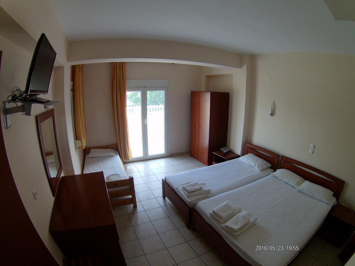 Hotel Akrogiali Коринос Экстерьер фото