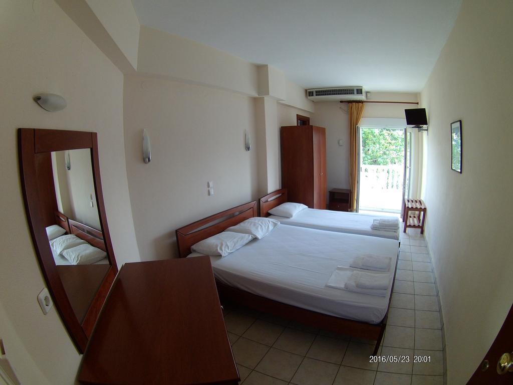 Hotel Akrogiali Коринос Экстерьер фото