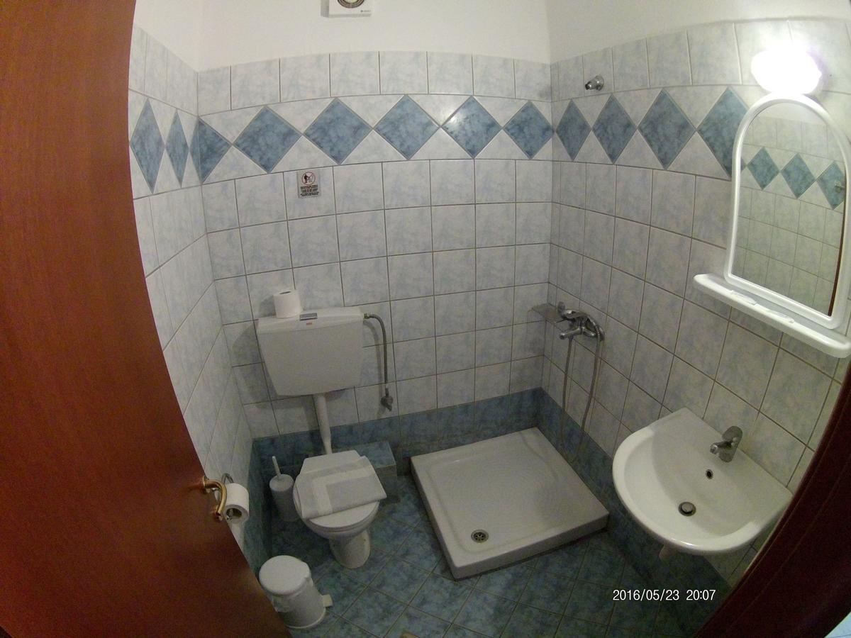 Hotel Akrogiali Коринос Экстерьер фото