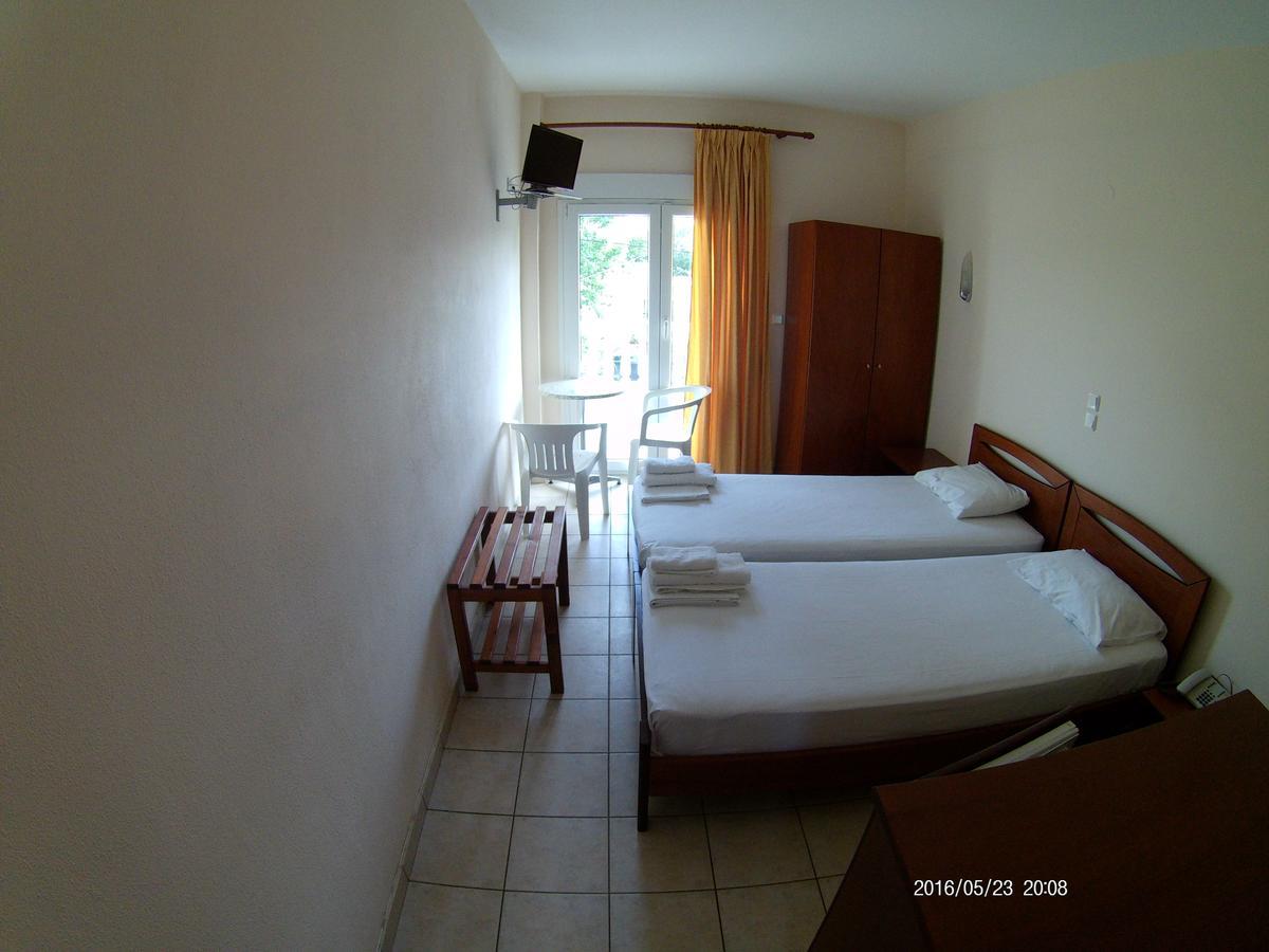 Hotel Akrogiali Коринос Экстерьер фото