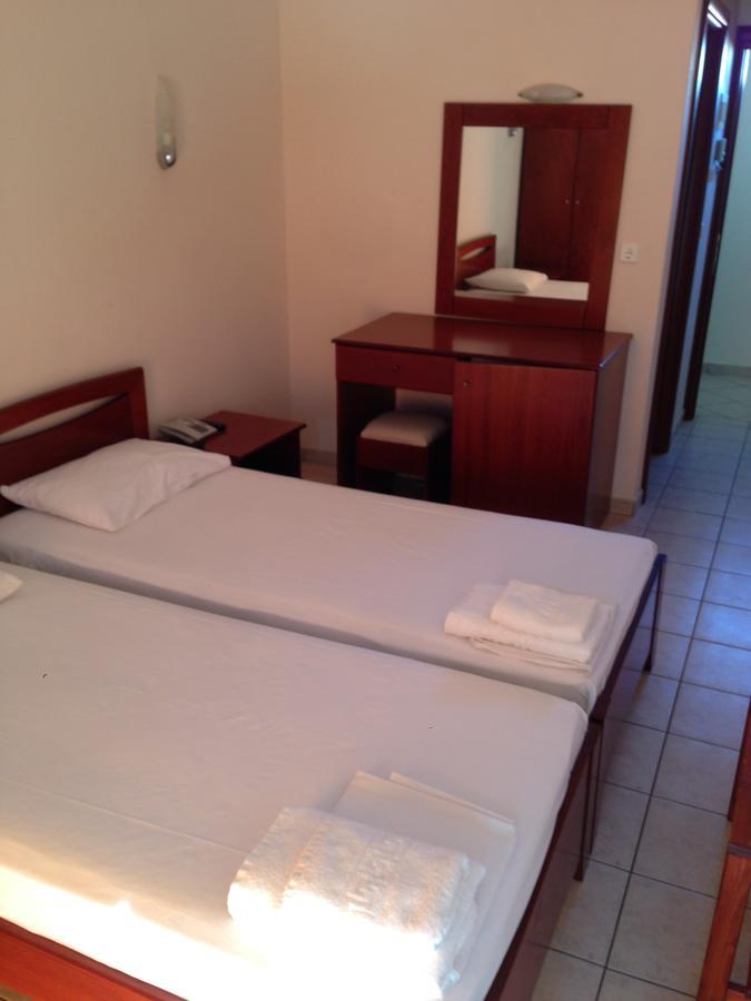 Hotel Akrogiali Коринос Экстерьер фото