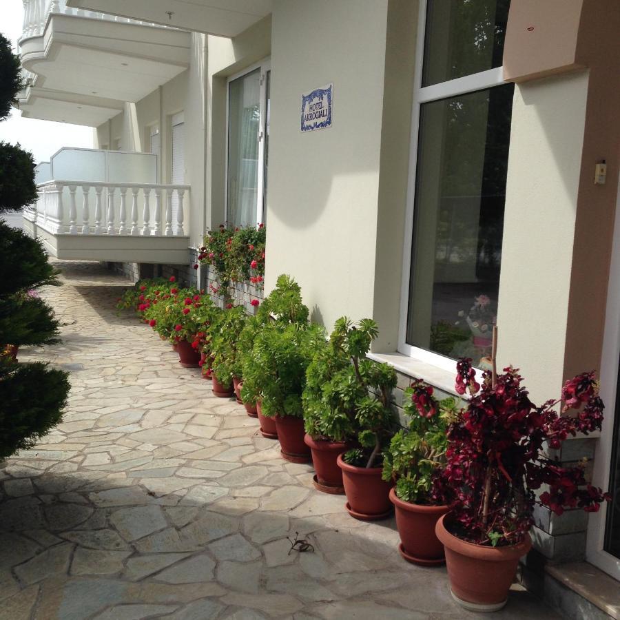 Hotel Akrogiali Коринос Экстерьер фото